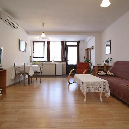 Apartment Svid Ровинь Экстерьер фото