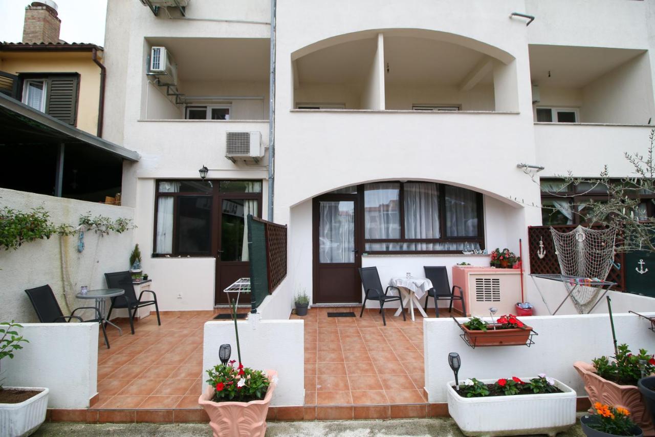 Apartment Svid Ровинь Экстерьер фото