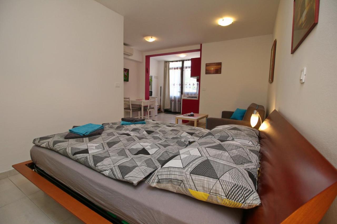 Apartment Svid Ровинь Экстерьер фото