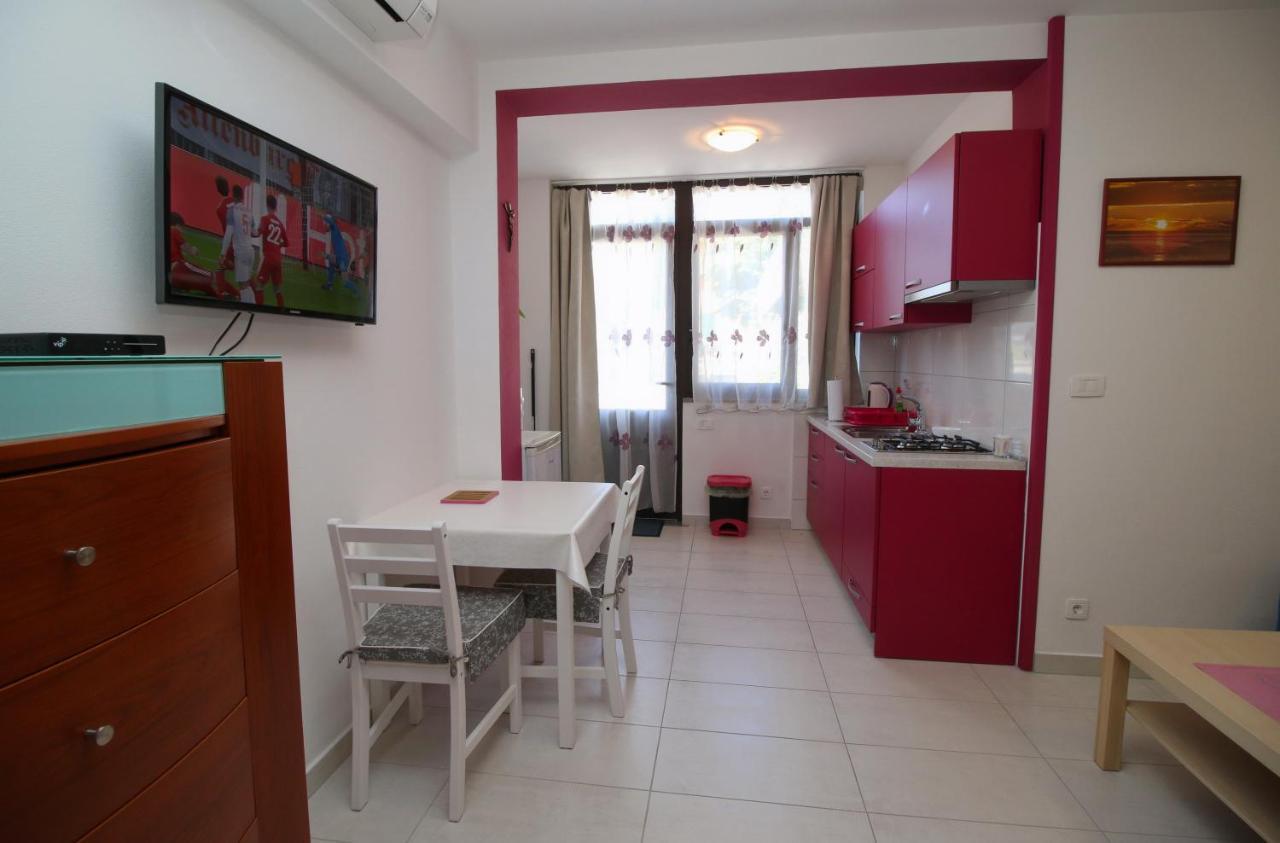 Apartment Svid Ровинь Экстерьер фото