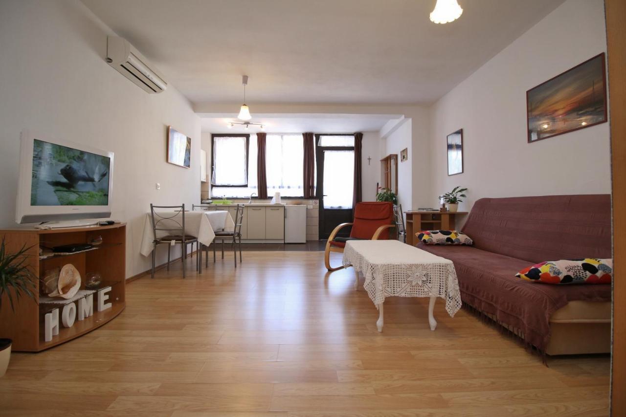 Apartment Svid Ровинь Экстерьер фото