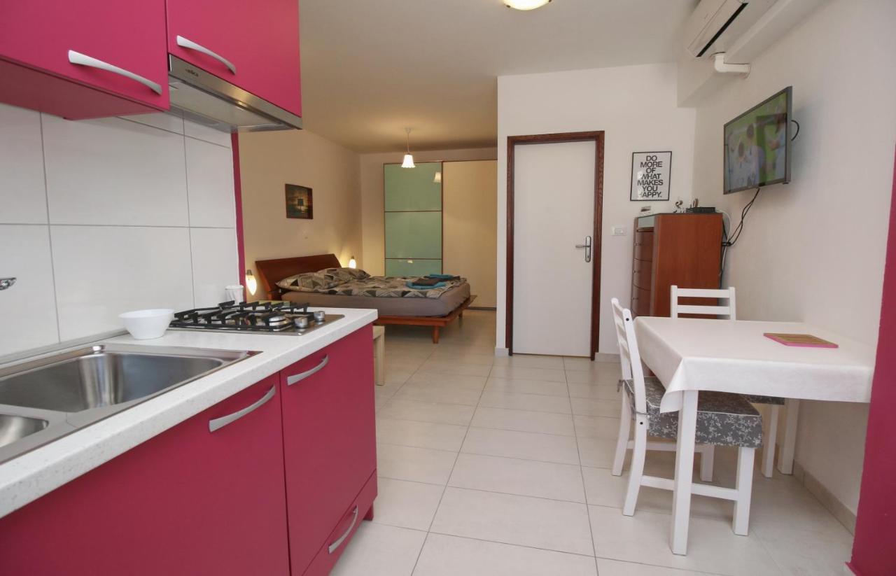 Apartment Svid Ровинь Экстерьер фото